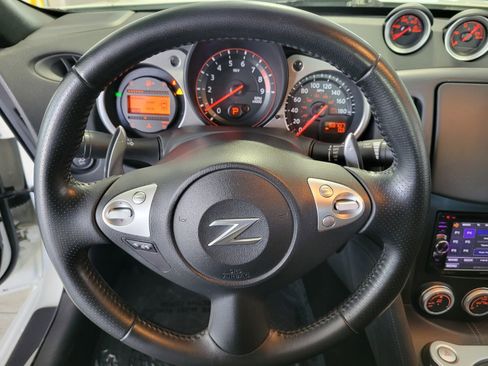 Used 2013 Nissan 370Z Roadster RWD image 18