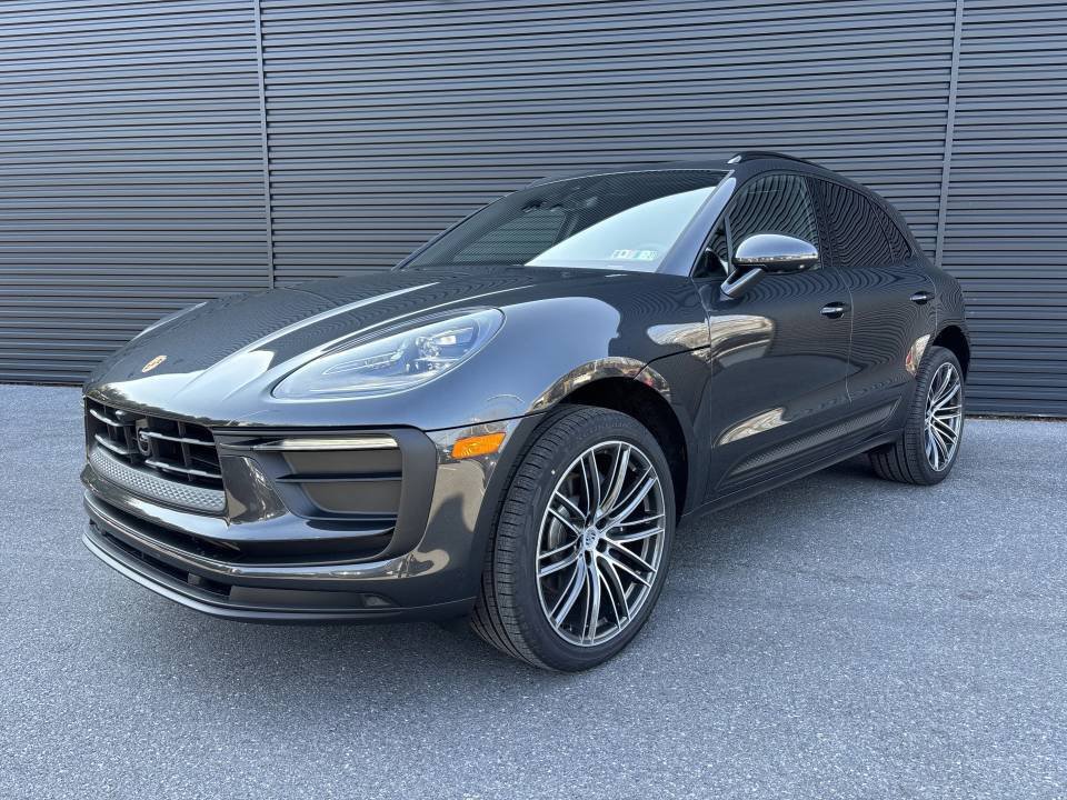 Certified 2026 Porsche Macan AWD/4WD image 1