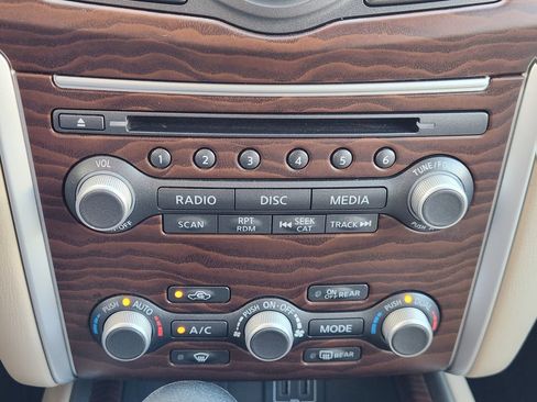 Used 2018 Nissan Pathfinder Platinum FWD image 19