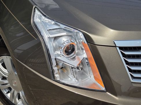 Used 2015 Cadillac SRX Luxury w/ Driver Awareness Package FWD image 10
