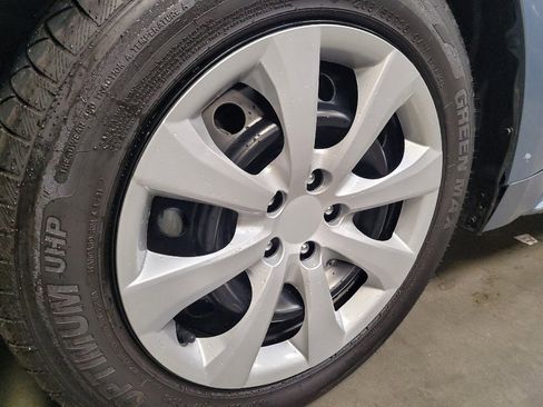 Used 2024 Toyota Corolla LE FWD image 31