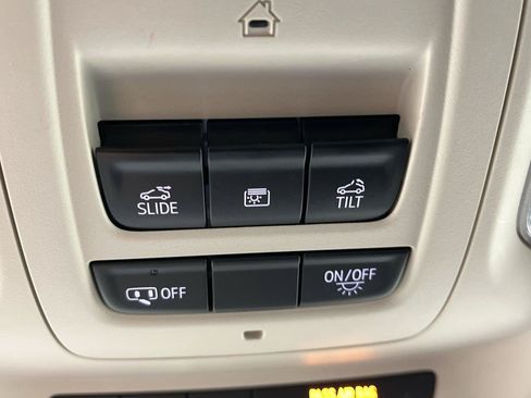Used 2023 Buick Envision Avenir AWD/4WD image 27