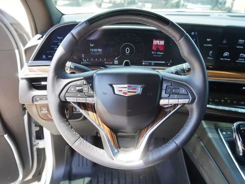 Used 2023 Cadillac Escalade ESV Premium Luxury w/ Performance Package AWD/4WD image 30