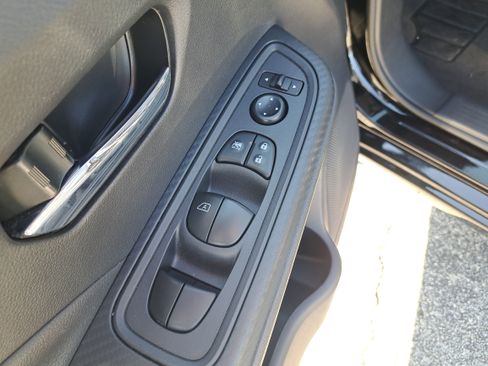 Used 2025 Nissan Versa SV image 11