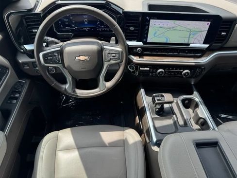 Certified 2022 Chevrolet Silverado 1500 LT w/ Leather Package AWD/4WD image 13