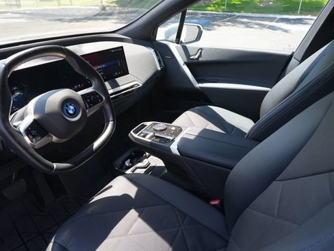 Used 2024 BMW iX xDrive50 w/ Sport Package AWD/4WD image 9