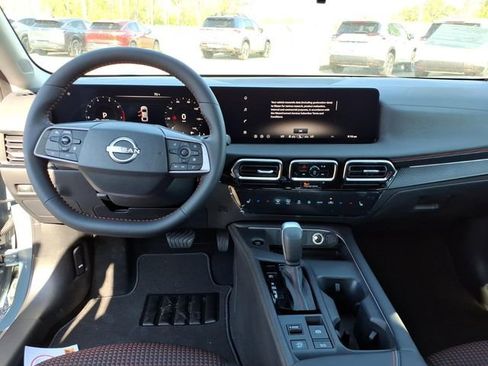 New 2026 Nissan Sentra SR FWD image 8