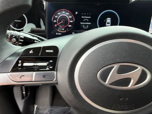 Used 2024 Hyundai Elantra SEL FWD image 23