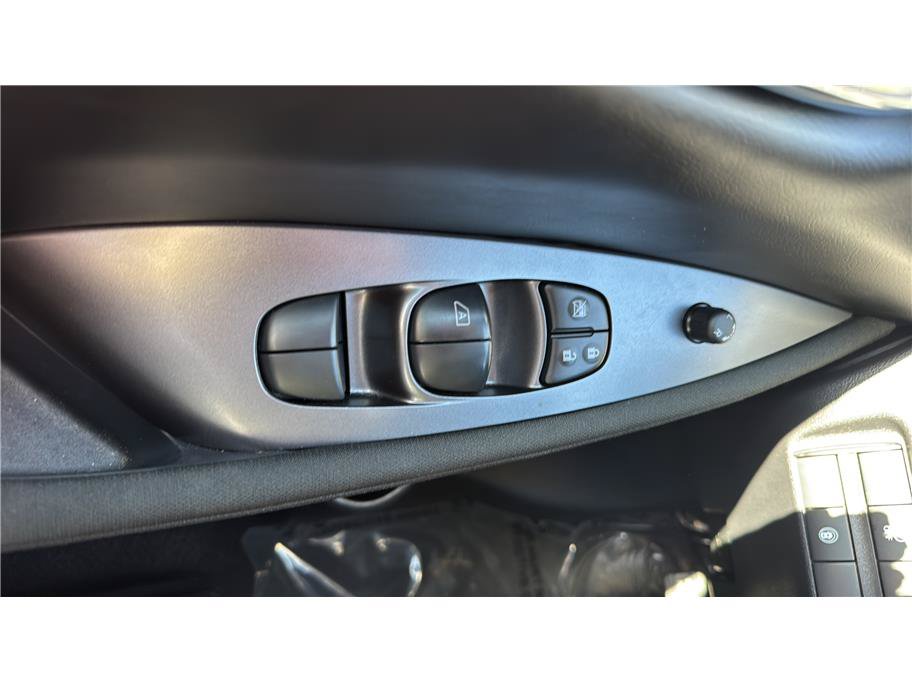 Used 2025 Nissan Leaf S FWD image 32