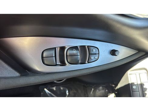 Used 2025 Nissan Leaf S FWD image 32