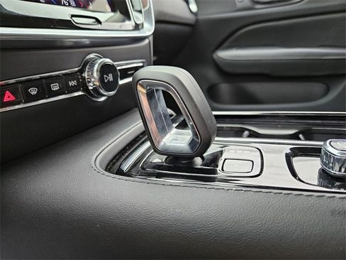 Used 2023 Volvo S60 T8 Plus image 25