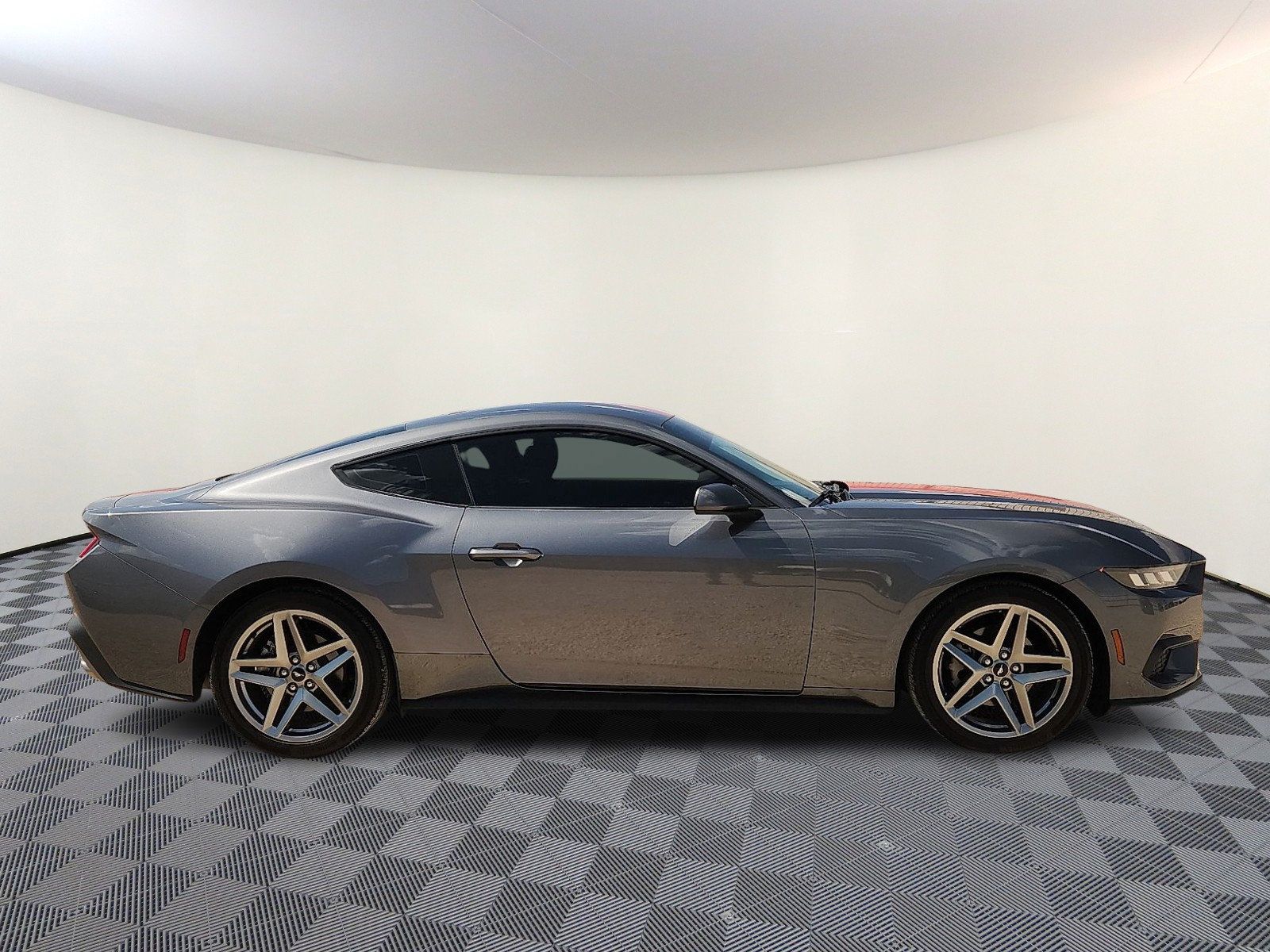 Used 2024 Ford Mustang Coupe RWD image 5