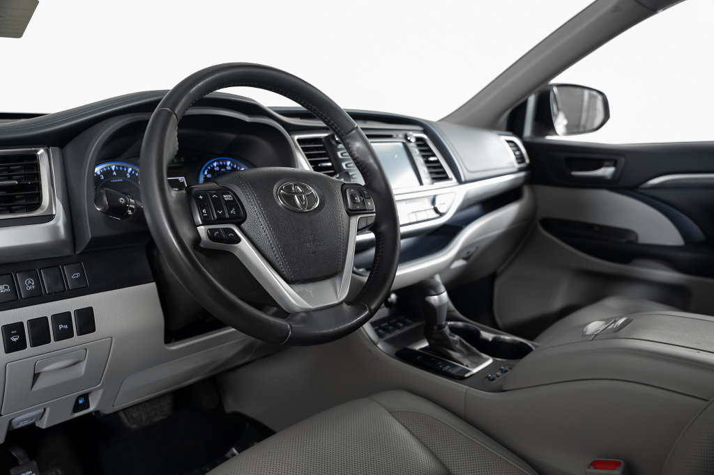 Used 2018 Toyota Highlander Limited AWD/4WD image 25