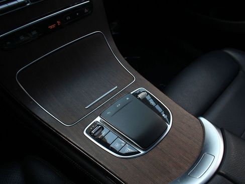 Used 2020 Mercedes-Benz GLC 300 4MATIC w/ Multimedia Package image 34