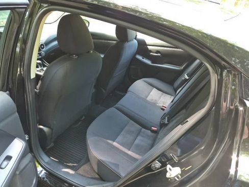 Used 2023 Nissan Sentra SR w/ Electronics Package FWD image 12
