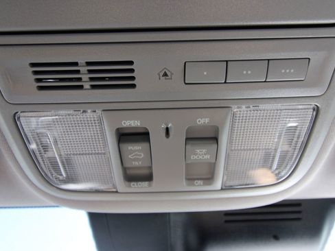 Used 2018 Honda CR-V Touring image 17