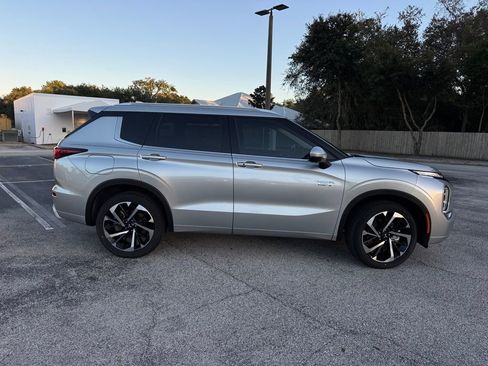 New 2025 Mitsubishi Outlander SEL image 9