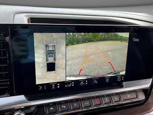 Used 2023 GMC Sierra 1500 SLT w/ SLT Premium Plus Package AWD/4WD image 17