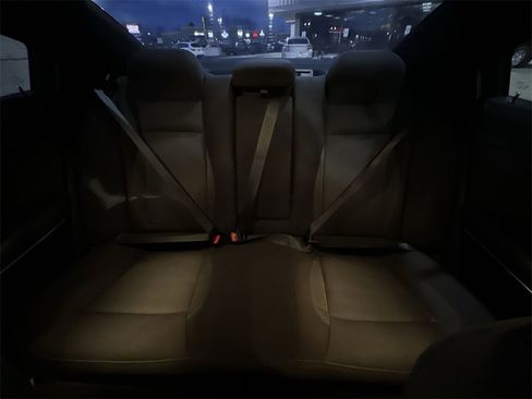 Used 2018 Dodge Charger SXT image 21