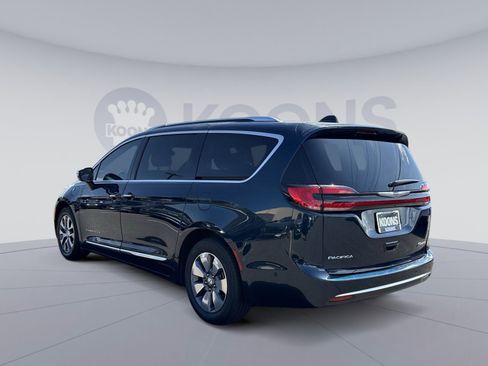 Used 2024 Chrysler Pacifica Pinnacle FWD image 4