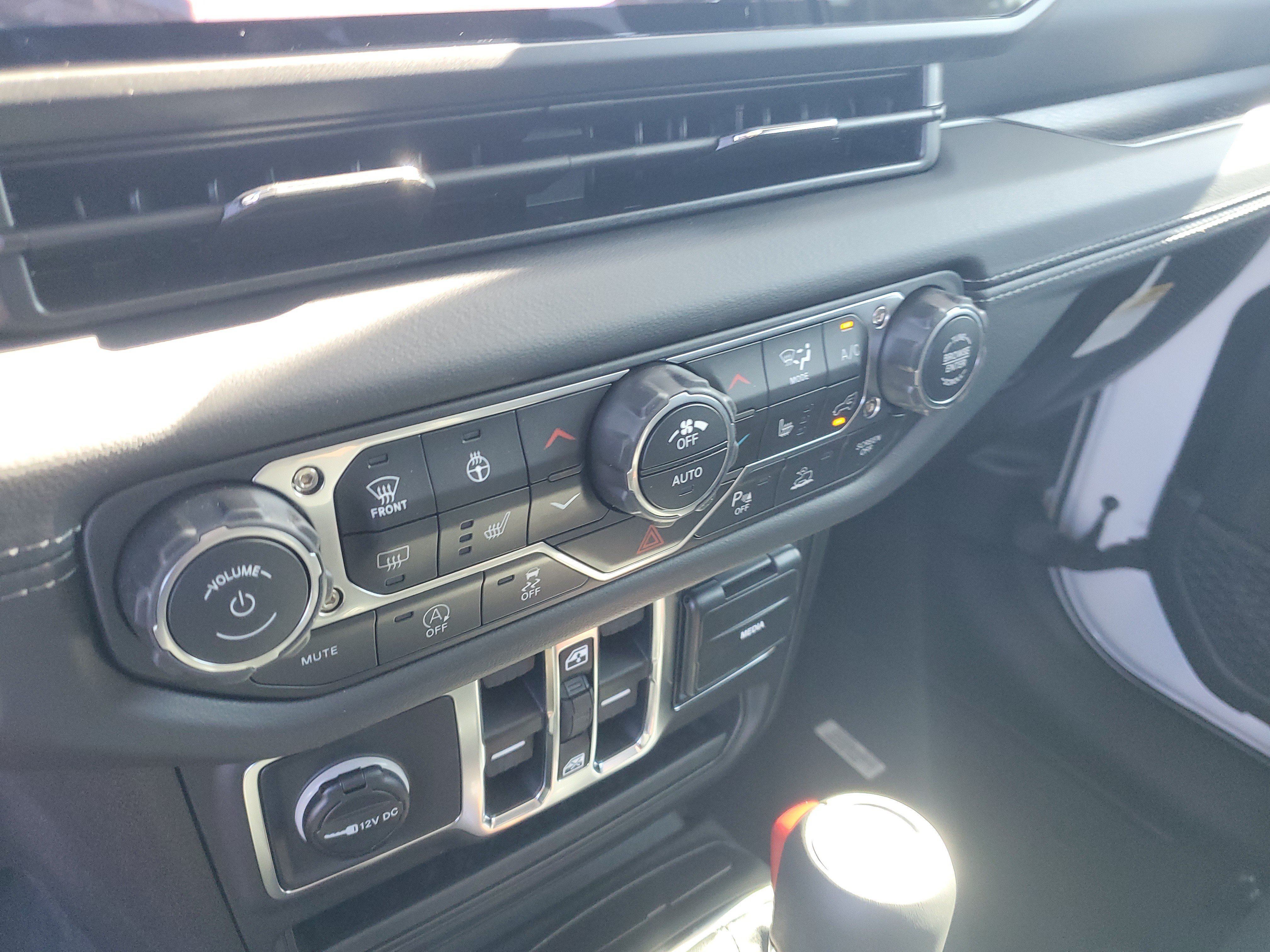 New 2027 Jeep Wrangler Unlimited Sahara AWD/4WD image 21