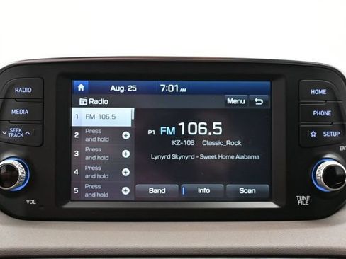 Used 2020 Hyundai Santa Fe SE FWD image 20