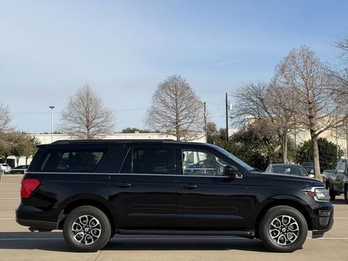 Used 2024 Ford Expedition Max XLT image 3