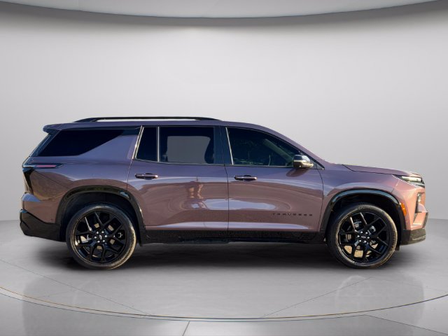 Used 2025 Chevrolet Traverse RS FWD image 8