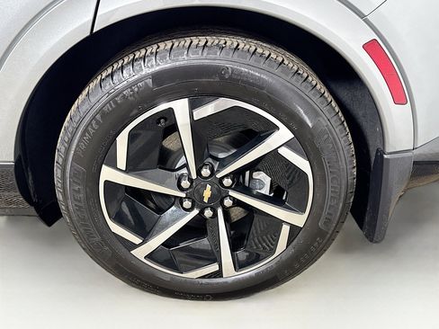 Used 2025 Chevrolet Equinox EV LT w/ Convenience Package image 29