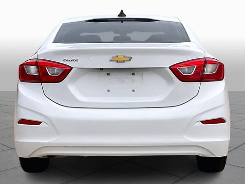 Used 2018 Chevrolet Cruze LS image 5