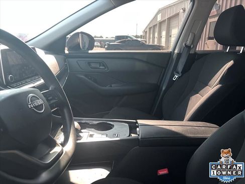 Used 2025 Nissan Rogue S FWD image 17