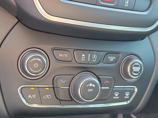 Used 2022 Jeep Cherokee Latitude AWD/4WD image 26
