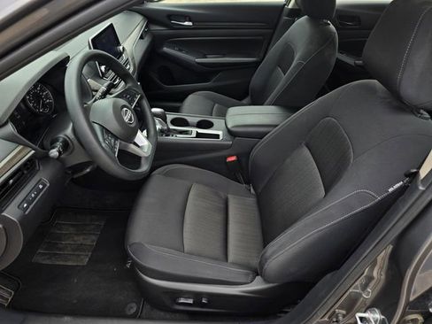 Used 2025 Nissan Altima 2.5 SV FWD image 23