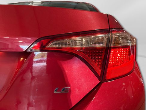 Used 2018 Toyota Corolla LE FWD image 41