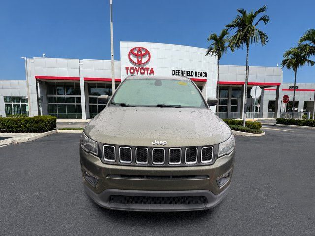 Used 2018 Jeep Compass Latitude w/ Safe & Security Group FWD image 2