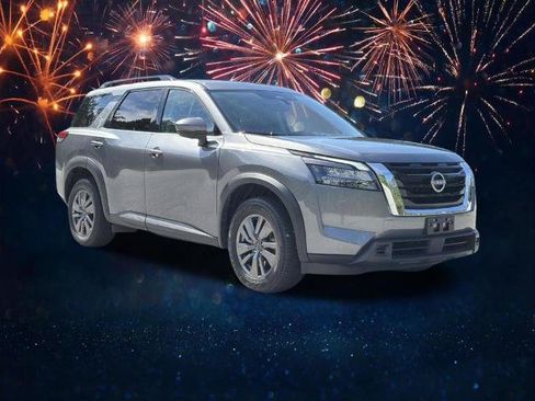 Certified 2025 Nissan Pathfinder SV FWD image 29