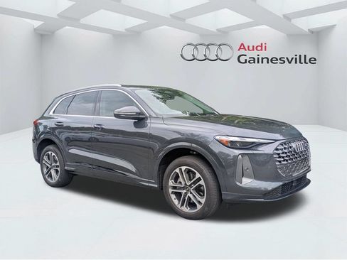 Used 2025 Audi Q5 Premium w/ Convenience Package AWD/4WD image 2