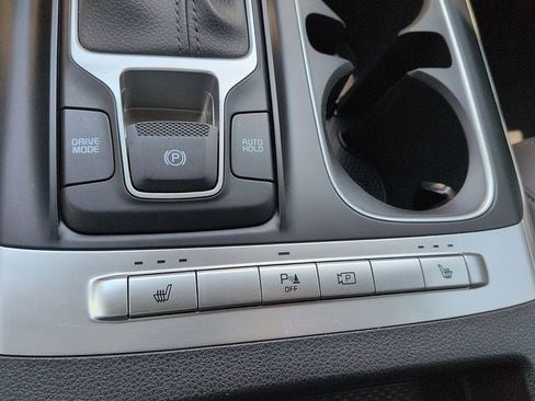 Used 2024 Kia Carnival LX FWD image 25