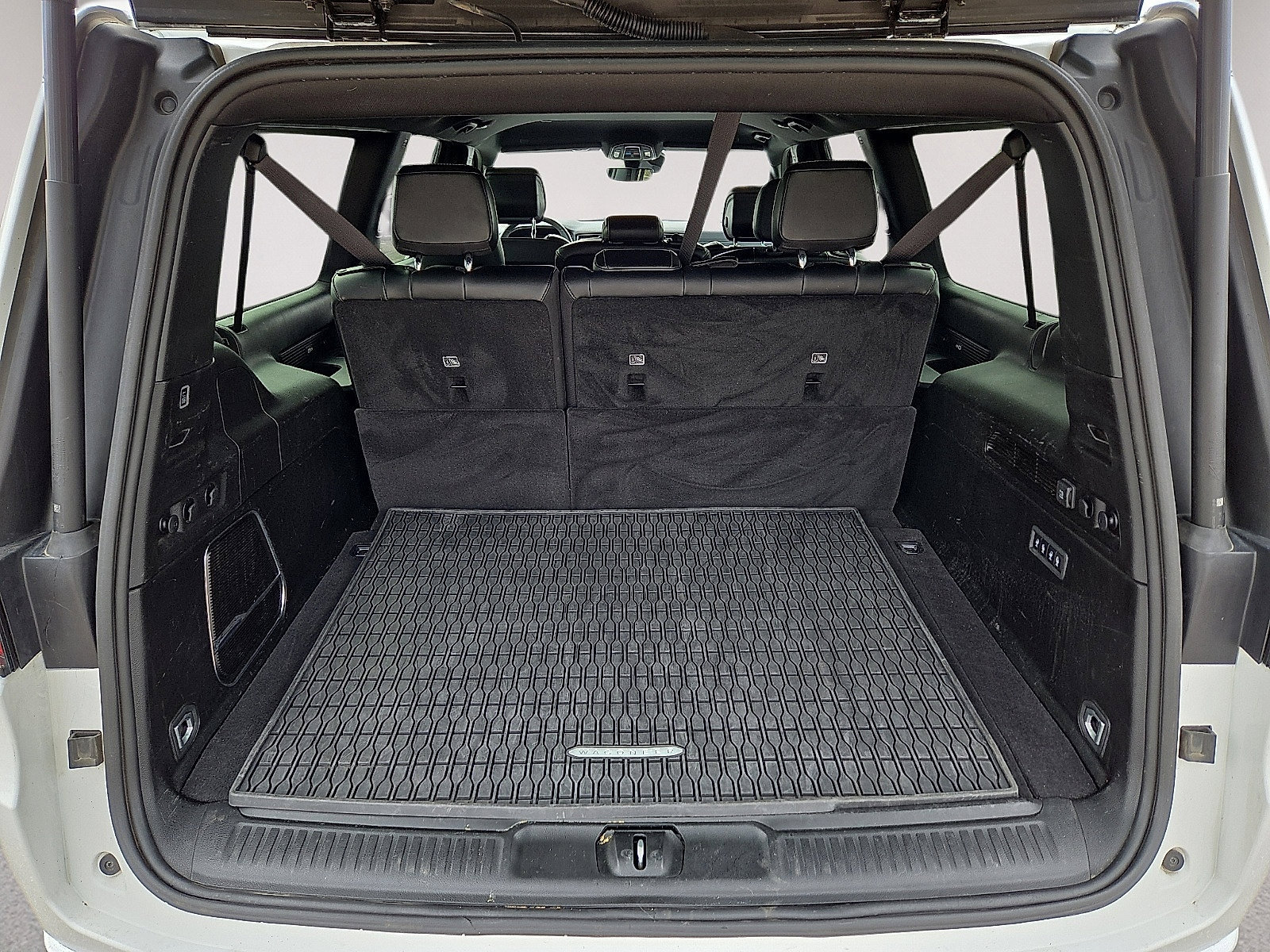 Used 2024 Jeep Wagoneer L Series II w/ Flexible Seating Group RWD image 11
