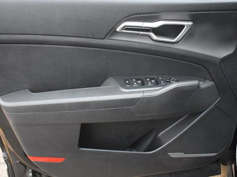 Used 2024 Kia Sportage LX image 12