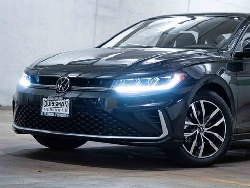 New 2026 Volkswagen Jetta SE image 2