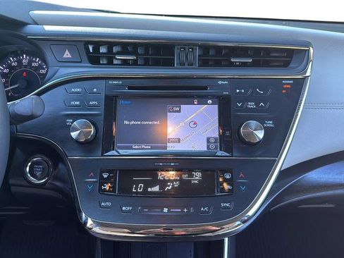 Used 2018 Toyota Avalon XLE Premium image 18