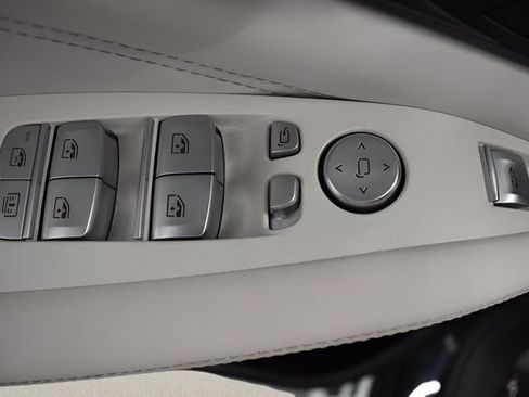 Used 2022 BMW X7 xDrive40i w/ M Sport Package AWD/4WD image 21