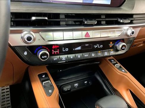 Certified 2025 Kia Telluride SX Prestige X-Line AWD/4WD image 14