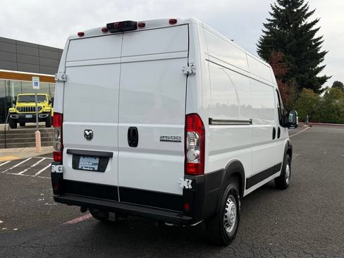 New 2026 RAM ProMaster 2500 w/ Convenience Group FWD image 8