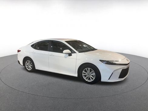 Used 2025 Toyota Camry LE image 2