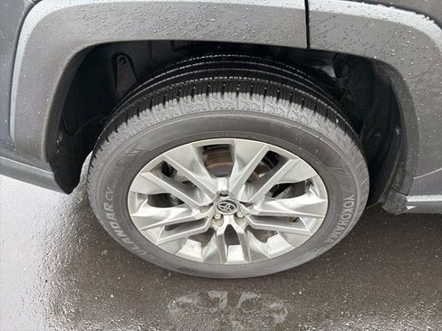 Used 2020 Toyota RAV4 XLE Premium image 28