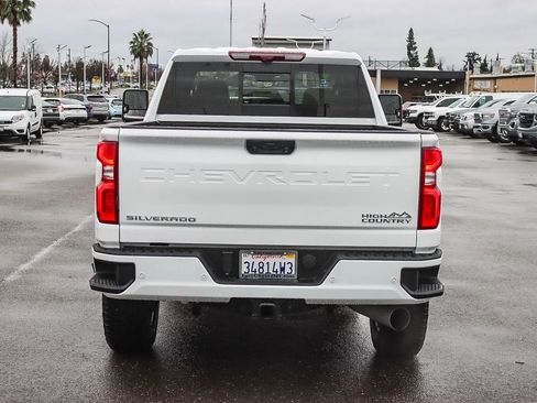 Used 2024 Chevrolet Silverado 2500 High Country w/ Technology Package image 3