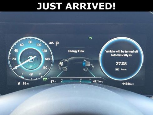 Used 2022 Hyundai Elantra Limited FWD image 25