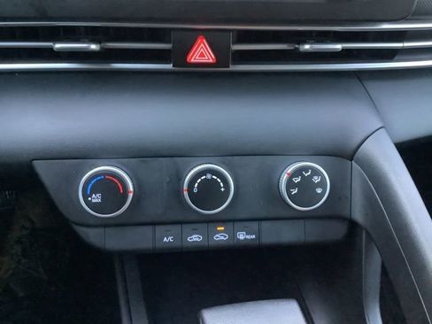 Certified 2025 Hyundai Elantra SE w/ Cargo Package image 26